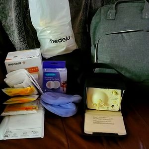Medela Pump in Style Breastpump with accessories